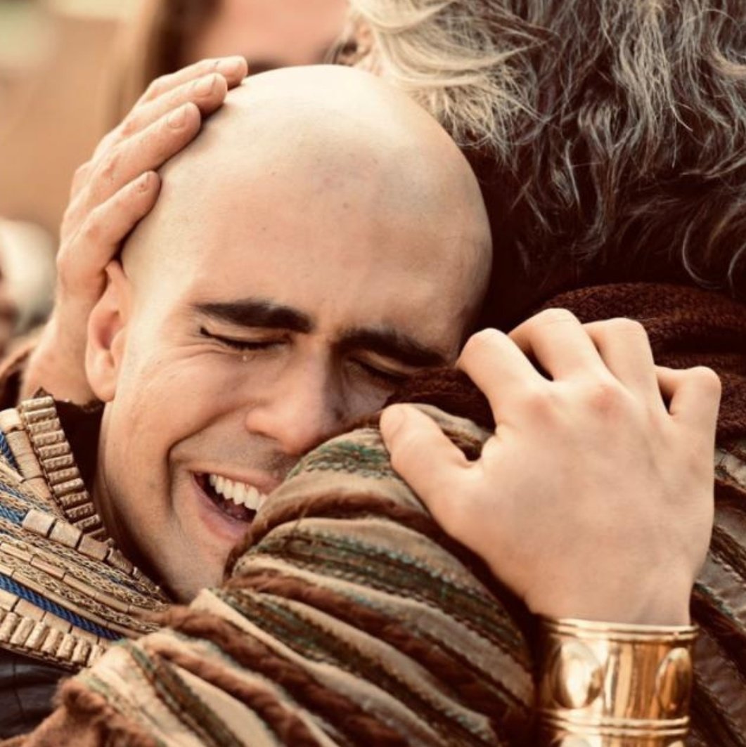genesisrecordbr's tweet photo. E assim termina a maior, mais linda e emocionante novela da RecordTV. Um prazer comentar uma novela que fala do evangelho, que influenciou tantas pessoas a conhecerem e lerem a Bíblia.
DEUS abençoe a todos que organizaram, comentaram e assistiram Gênesis! #FinalGenesis #ACriação https://t.co/7JYGZKoGkC