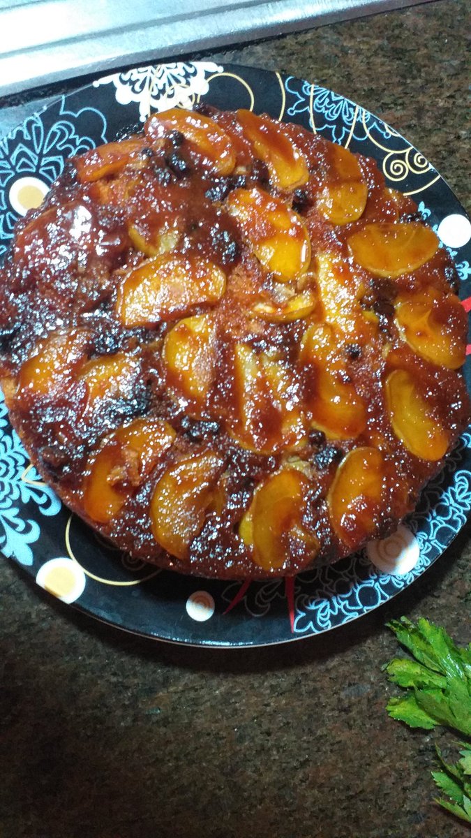 Me atreví e hice una torta volteada de manzanas, tenía pánico por si se me pegaba pero, no 🤤