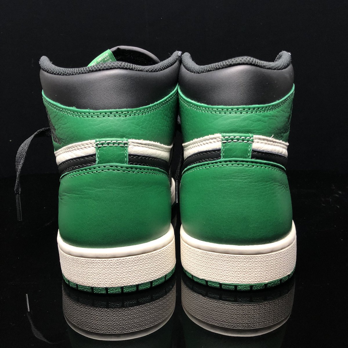 Championskicks's tweet photo. Size 10 Jordan 1 Pine Green 1.0
9.5/10 OG Box

$380 plus label https://t.co/jnDBphEHH5