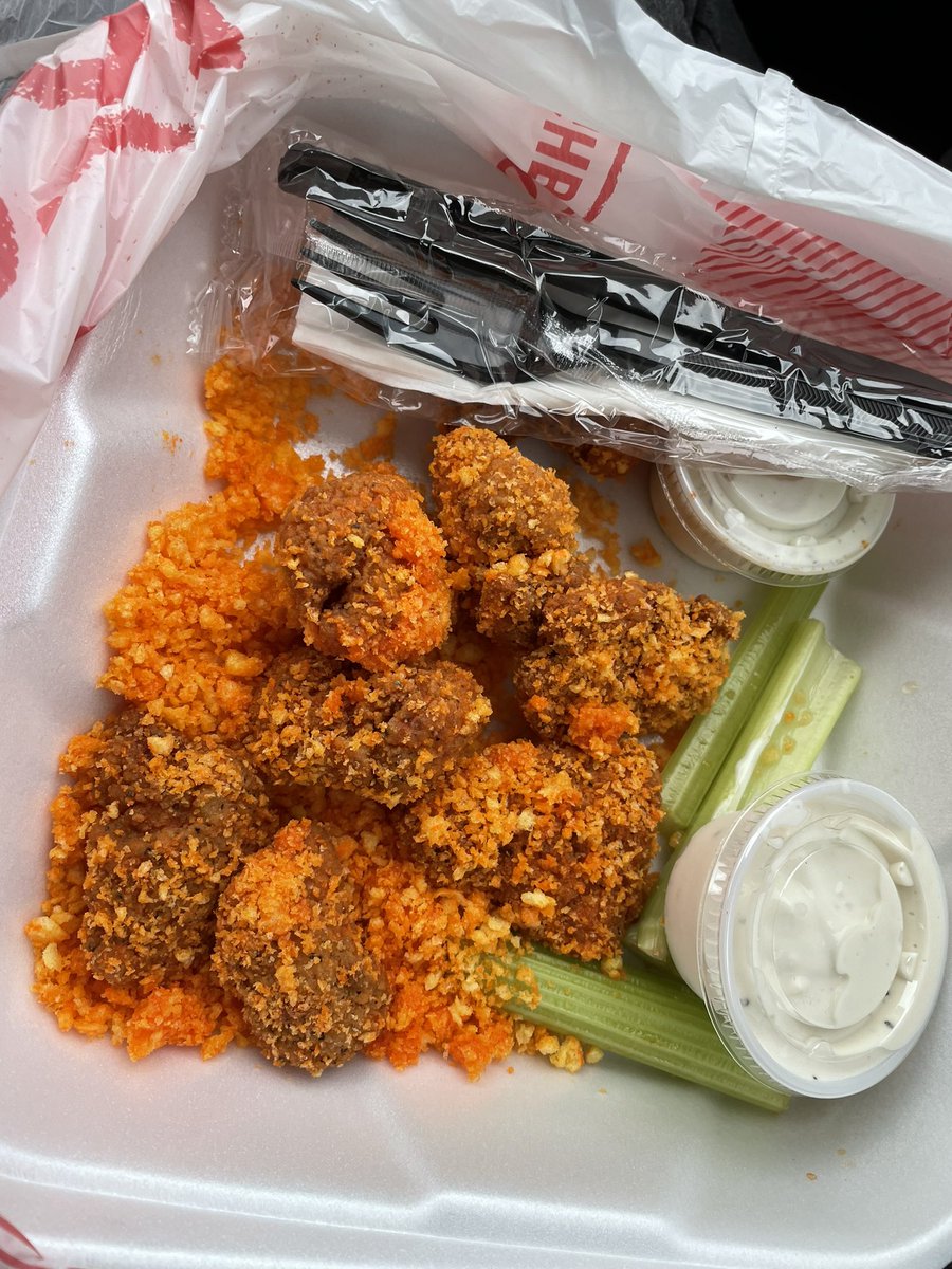 kaileyyxm_'s tweet photo. Hey @Applebees ! My fiancé and I were so excited to try the new Cheetos Boneless wings! Instead we got nuggets and Cheeto dust :/ wtf happened 

-p.s, the Mountain Dew was fire 🔥 https://t.co/V7SROHj6Vd