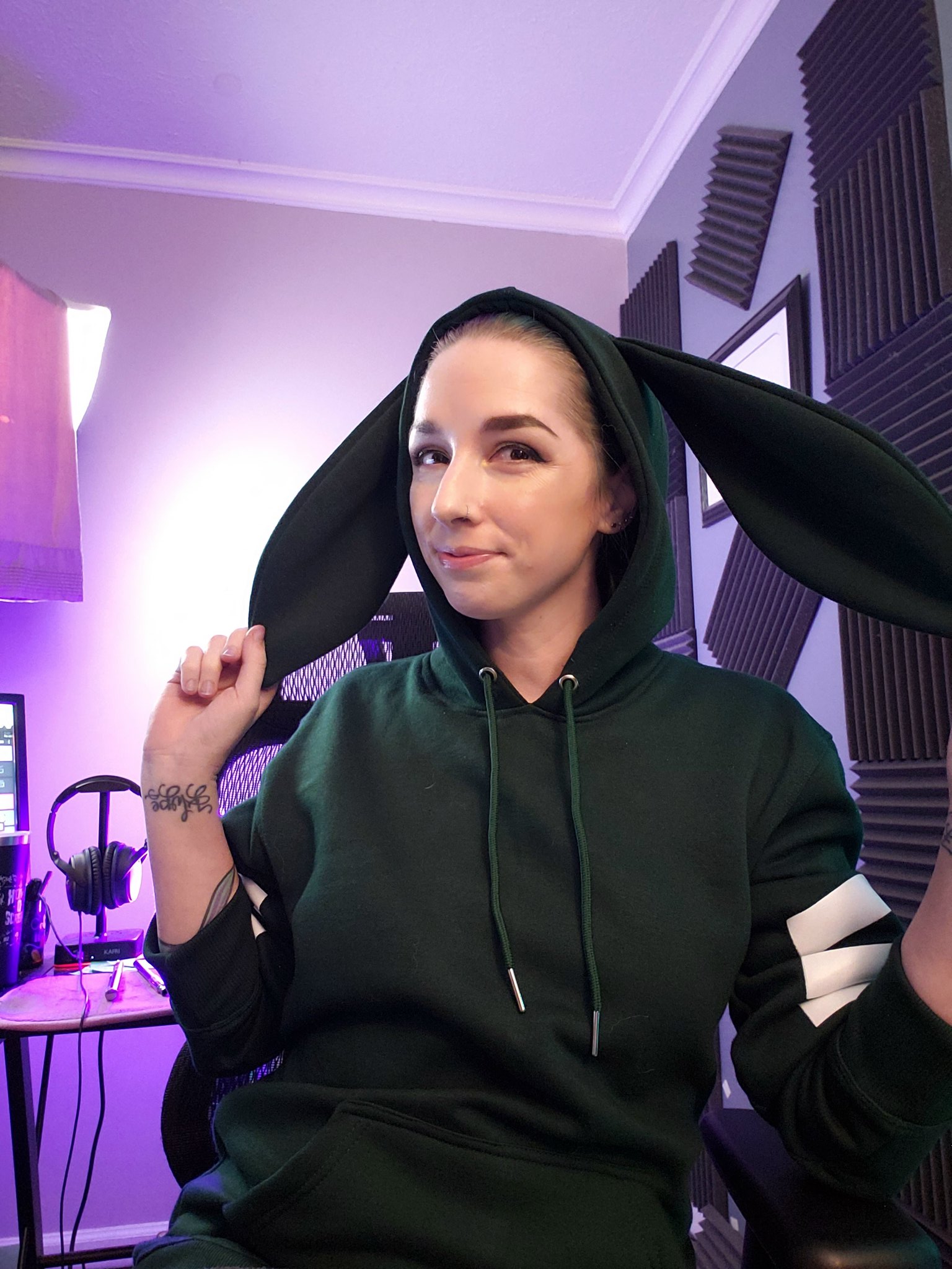 Jenny on X: Well, I wasn't gonna DBD but then I received a mysterious  package and it turns out the bestie bought me a personalized Bunny Feng  hoodie- so cosplay stream it