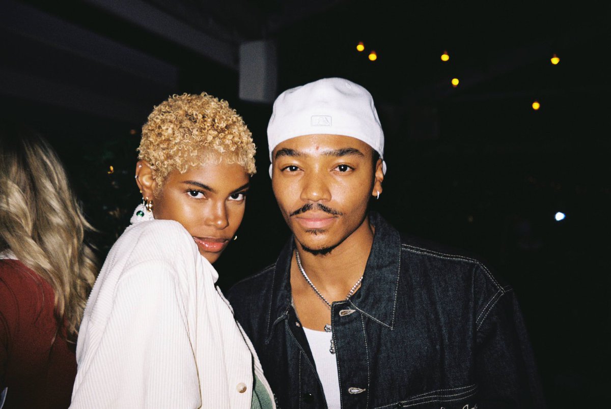 diamondwhite's tweet image. I was giggly