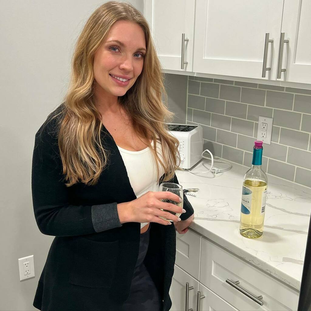 mollymanchestr's tweet photo. Obligatory hair photo cause I just saw my girl @lcbeautyy_  she kills it every time!!!! Also we goin up on a Tuesday for sure #longday #blondehair #needtheholidaybreak https://t.co/q6IobbfhMW