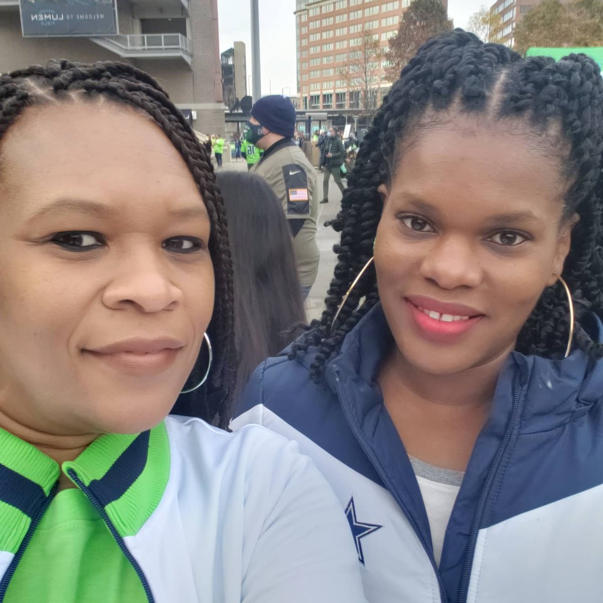 rashell79's tweet photo. Battle of the Birds! Riding with the Seahawks until the "wings" fall off πππ #Seahawks #Seabelieve πππ https://t.co/3I69nbyIlf