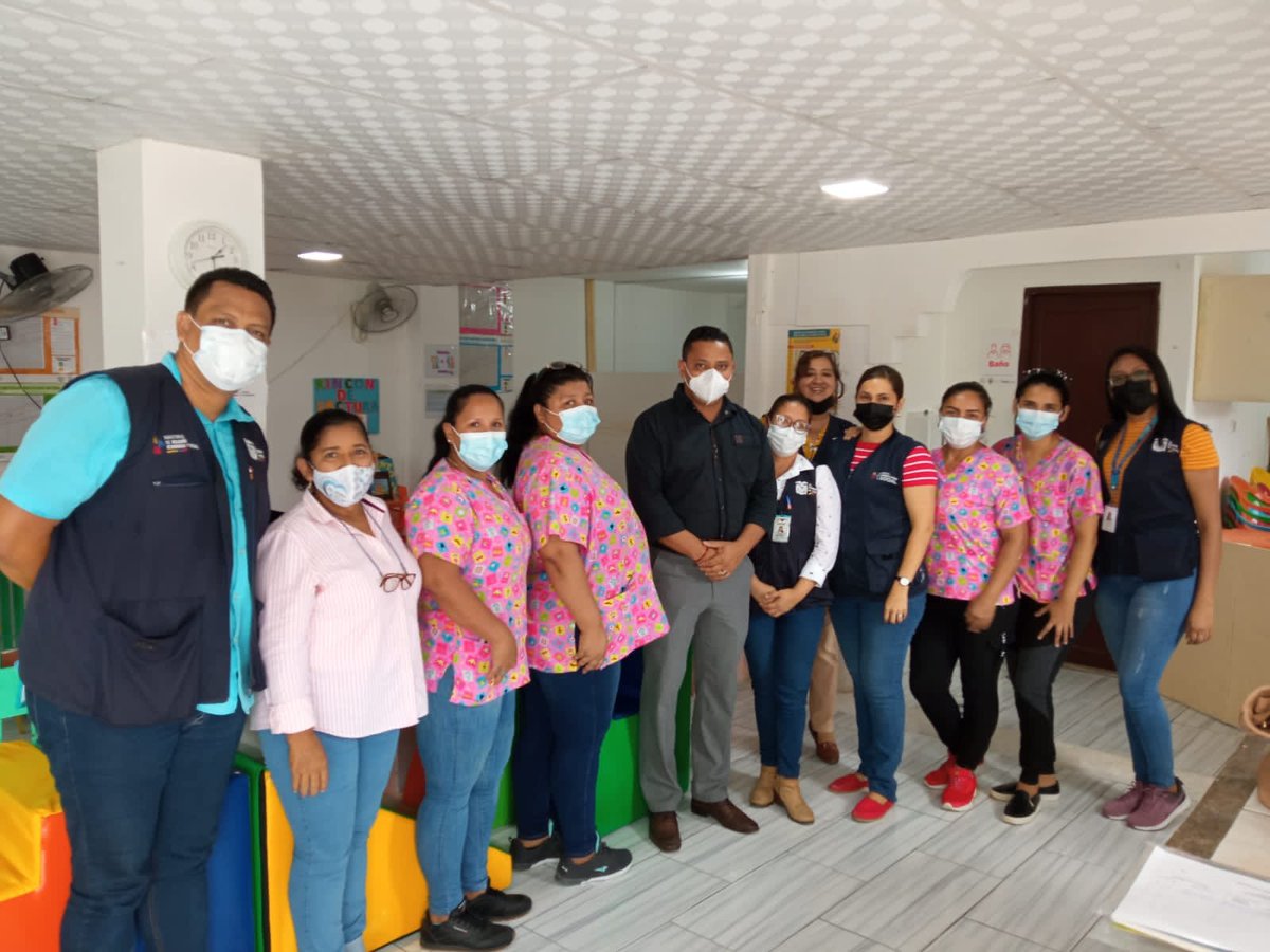 Fundacion_FASH's tweet photo. Visita de director y personal técnico de @InclusionEc, para verificar el cumplimiento de las disposiciones del COE nacional y @MiesZona8 en las instalaciones de los centros de desarrollo infantil para la reapertura de estas unidades. https://t.co/GnfLAYk9Xb