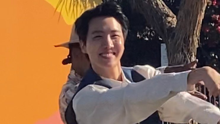 thehobiprint's tweet photo. inlove with Hoseok’s smile,, look at that glow🥲 https://t.co/AfFPcF0z0Y