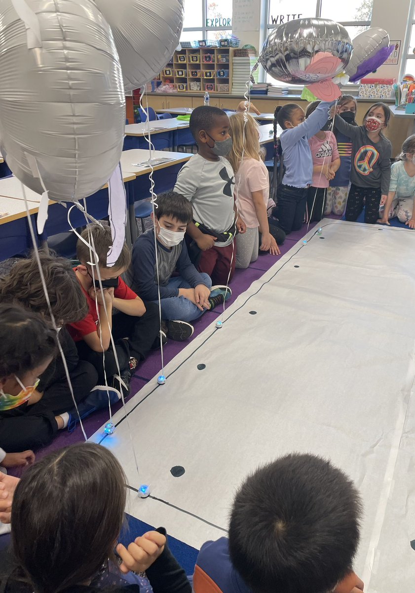 MrsRubinFCPS's tweet photo. Today we learned all about the origin of the Macy’s Day Parade. We finished up with a fun STEM challenge to design a new balloon for our school parade - Balloons Over Sugarloaf!  We even coded the Ozobots to parade the balloons.  #BluejaysLEAD #SuESBlueJays https://t.co/J7Clp4CxUD