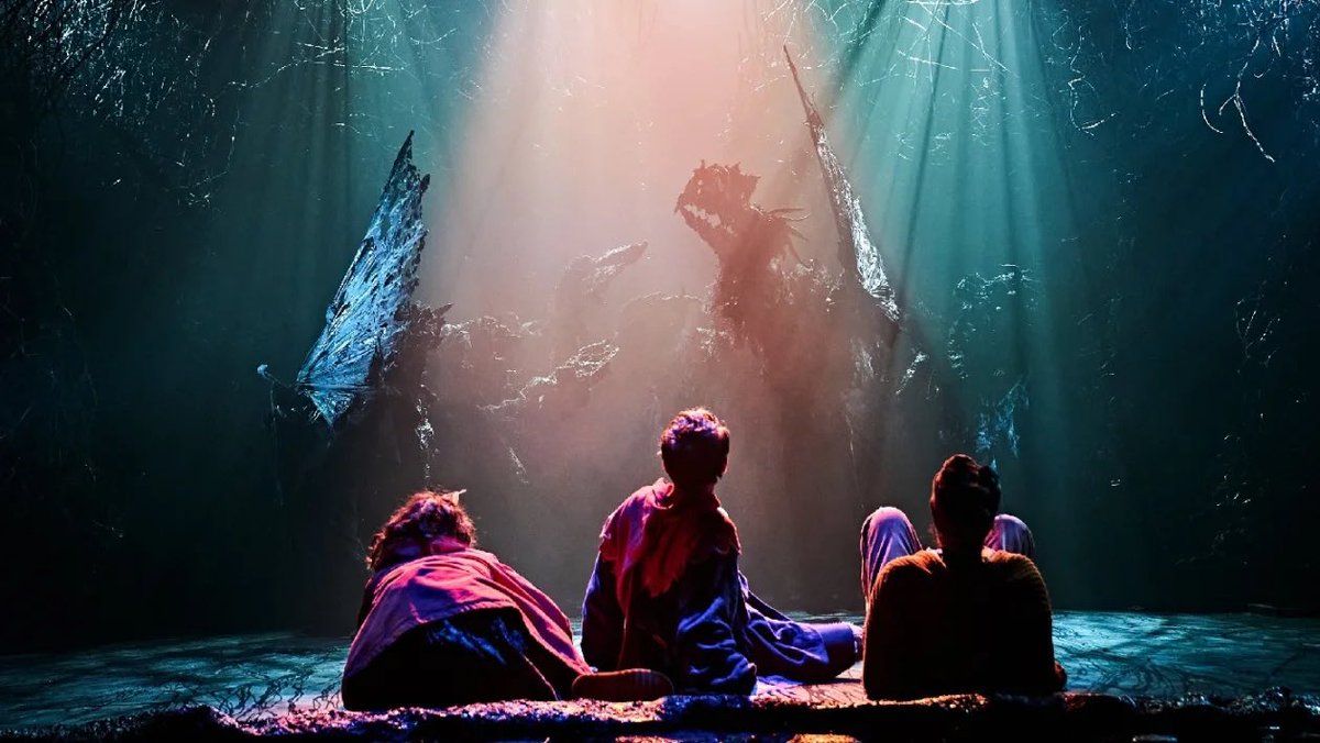 @OceanWestEnd is truly magical! The genius @neilhimself’s story is beautifully adapted with remarkable performances from James Bamford, Nia Towle, Laura Rogers, heartwarming @TennantNicolas @SiubhanHarrison, hilarious @graciehedgehogg and spellbinding @Laydenegg! #MustSee #stage