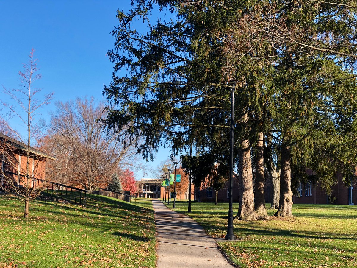 small campus perks: not far to walk when it’s 38° outside 😅 (also, how pretty does campus look in the fall?!)