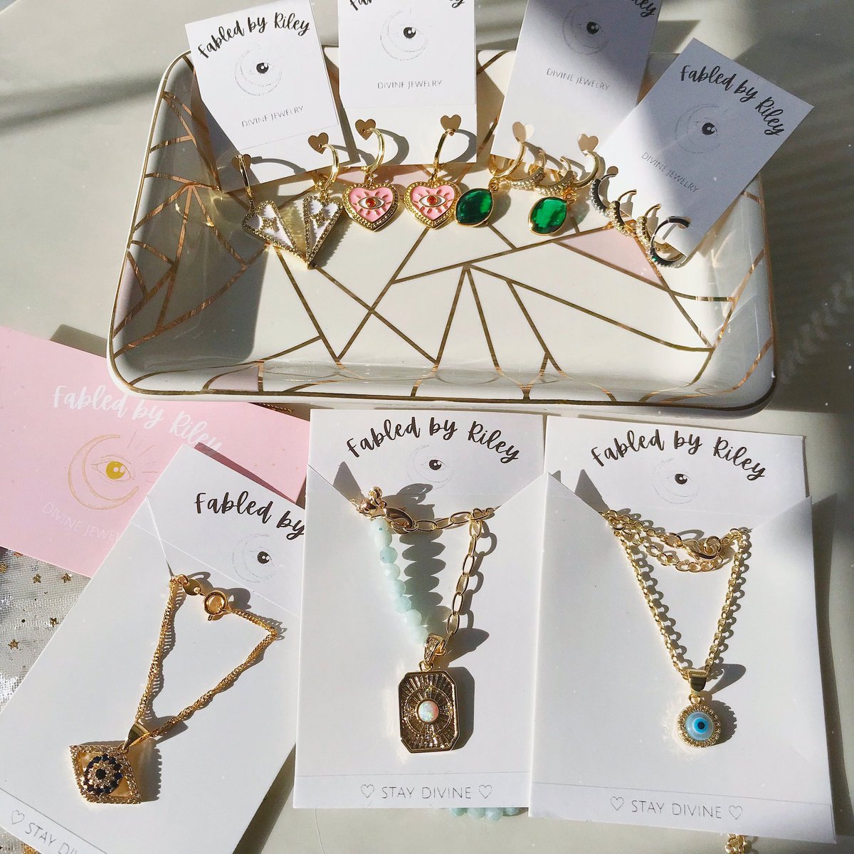 fabledbyriley's tweet image. 🤍you can support my small biz today by retweeting this!🤍