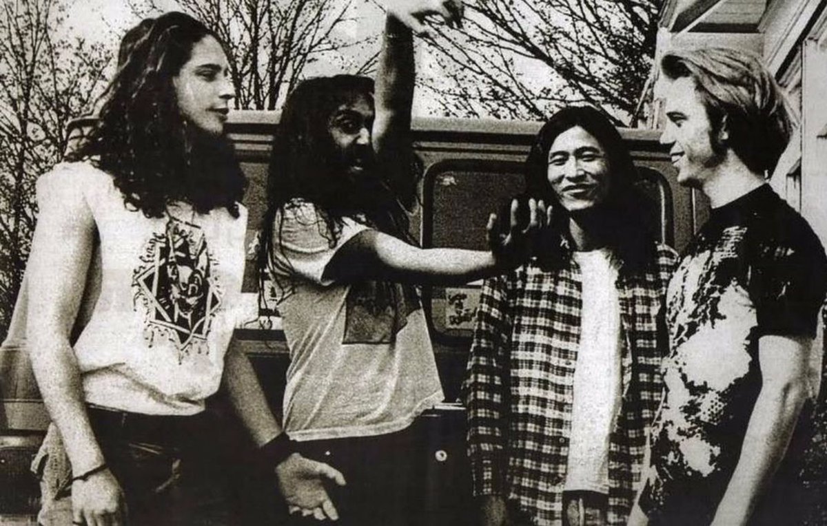 JeffAmentsArmy's tweet photo. #MattCameronWeek #MFC #MattFuckingCameronWeek
#DrumNerds
When @soundgarden formed in 1984, #ChrisCornell did double duty as lead singer and drummer. Scott Sundquist soon took over drumming duties for Cornell, and was replaced by then-Skin Yard drummer, #MattCameron.
1/2 https://t.co/CCnb6x1ZLf