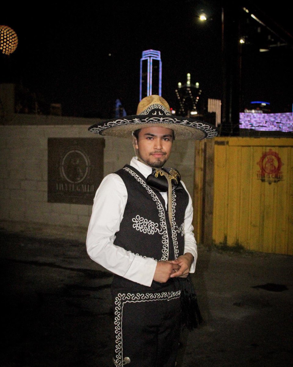 jxnioorr's tweet photo. I pray every night ‘cause
I live one hell of a life 🙏🏽⭐️
... @LETBF18
#thankYouGod #Letbf 💫#balletfolklorico #onehellofalife https://t.co/gJsjqvlrtd