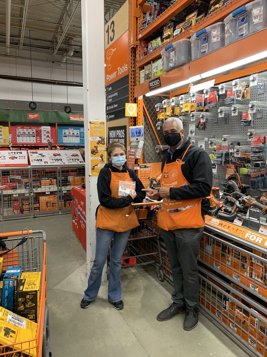 Brian recognizing some amazing associates at 2579 today! Great job Shaneka and Laura!