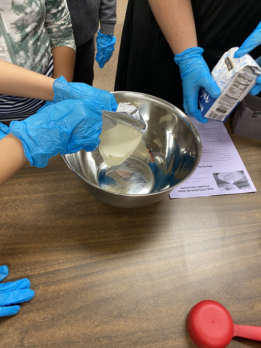BleyleTeach's tweet photo. “I’ve never had pumpkin pie” - so today we made no bake pumpkin pie cheesecake https://t.co/drjyqi9ctQ