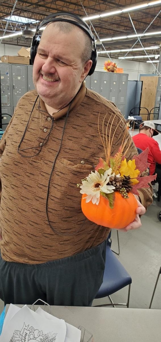 Clearbrook1's tweet photo. Individuals at Getz created Thanksgiving holiday crafts!
#clearbrook #clearbrookil #clearbrookstrong #arlingtonheightsil #crystallakeil #northernil #nonprofit #wearecommunity #wearefamily #together https://t.co/XPTuxst9Se