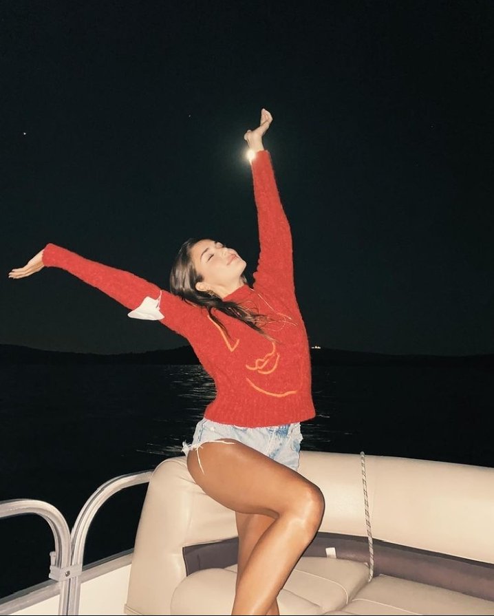 FlnDisguise's tweet photo. che questo nuovo anno le possa portare la felicità, la serenità e il successo che merita, e che la voglia di sognare in grande e di sorridere delle piccole cose non la abbandoni mai
buon compleanno, dolce Hande 🤍 #HappyBirthdayHandeErçel https://t.co/EfqQQdowiG