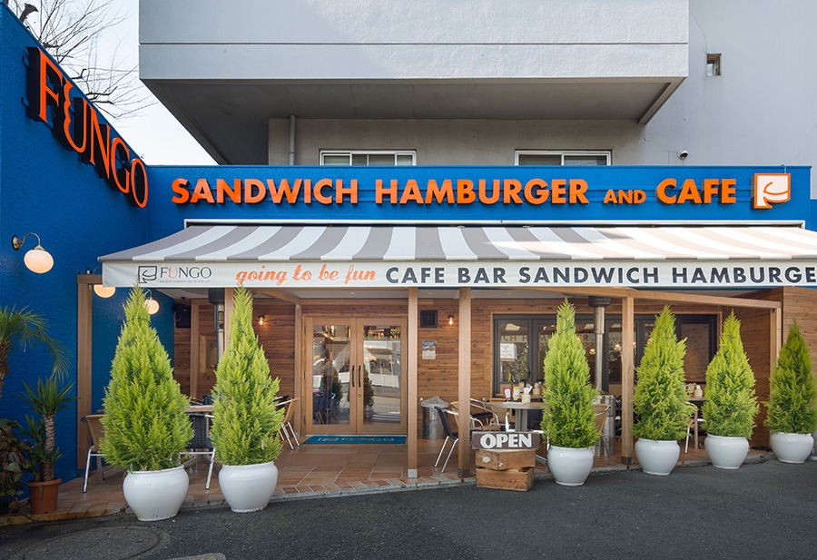 Panmatsuri's tweet photo. ＼出店フード・ドリンクのご紹介🍞／
FUNGO三宿店
11/27(土)28(日)
25周年を迎えたサンドイッチ・ハンバーガーの専門店。三宿で愛されて続けてきた、30種類以上のこだわりのメニューをお楽しみください
https://t.co/P7QgfgHYyS
⁡
シンボル商品🥖
ホットドッグ
#世田谷パン祭り2021 #世田谷パン祭り https://t.co/NmXi8NIlqG