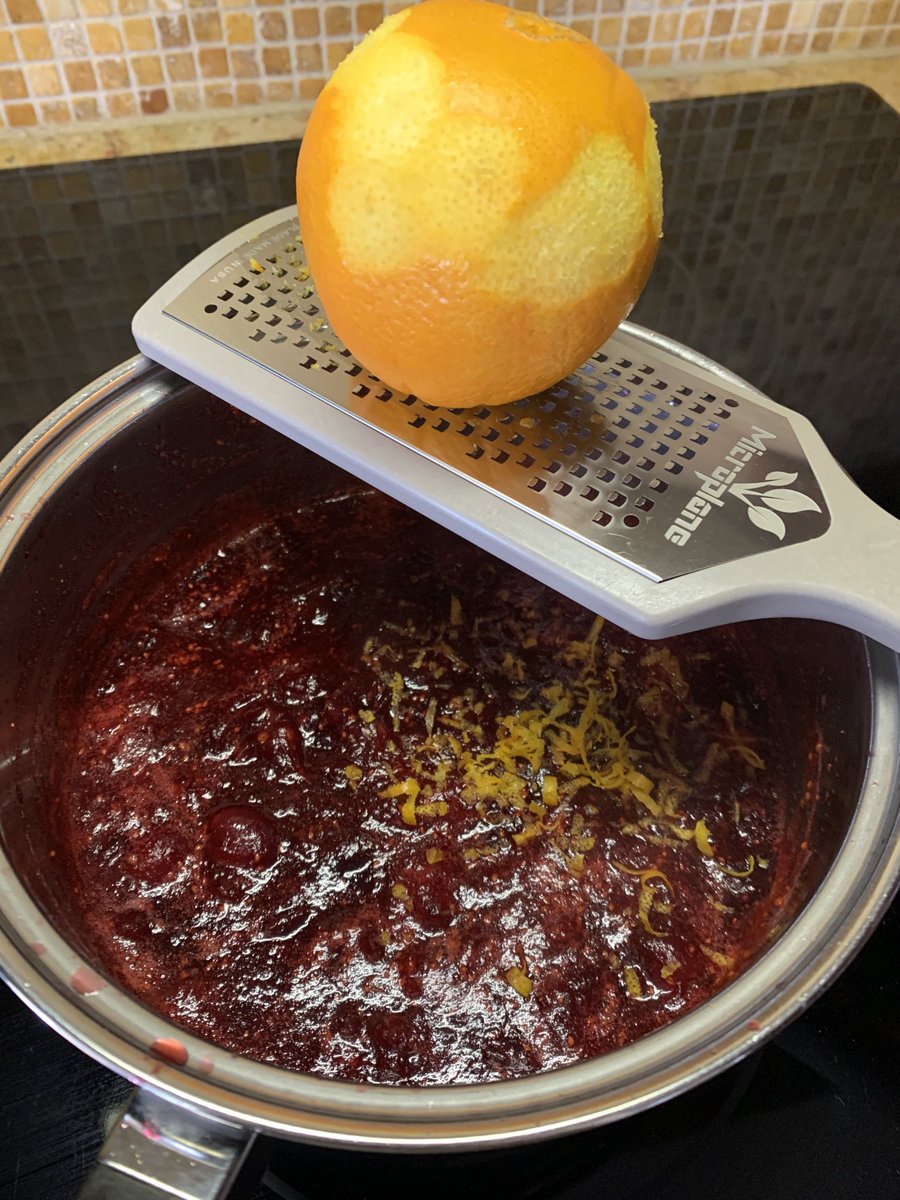 Skip canned sauce this #Thanksgiving &amp; make cranberries all will love.  Stir 1 cup water + 1 cup sugar in pot, cook to dissolve, add 1 bag fresh cranberries. Bring to a boil, reduce heat, cook til berries pop. Remove from heat, add zest &amp; juice of 1/2 orange. ⁦<a href="/Microplane/">Microplane</a>⁩