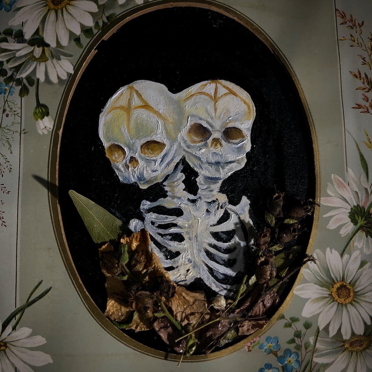 I love this little guy but I want to find him a home 🖤

Artistremedies.bigcartel.com