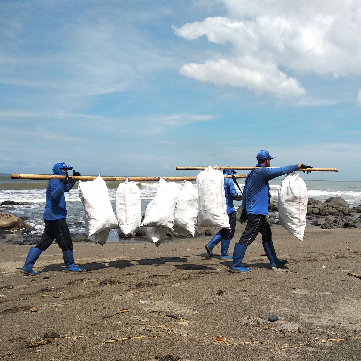 4ocean tweet media