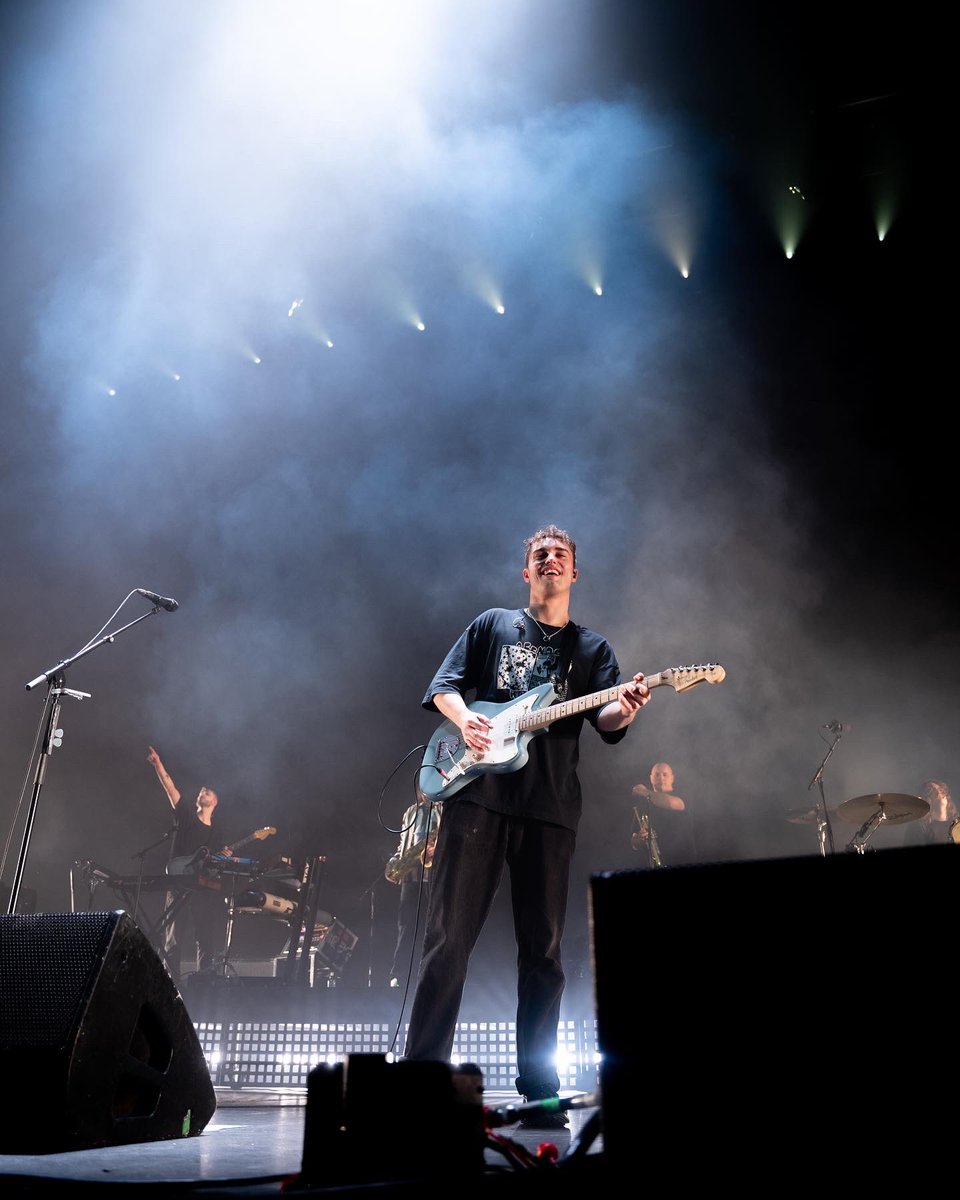 samfendermusic's tweet photo. The two nights at Ally pally were an absolute dream, thank you so much for singing your hearts out, this has been the best tour of our lives! Next stop Leeds! X https://t.co/vHhDRXb9uY