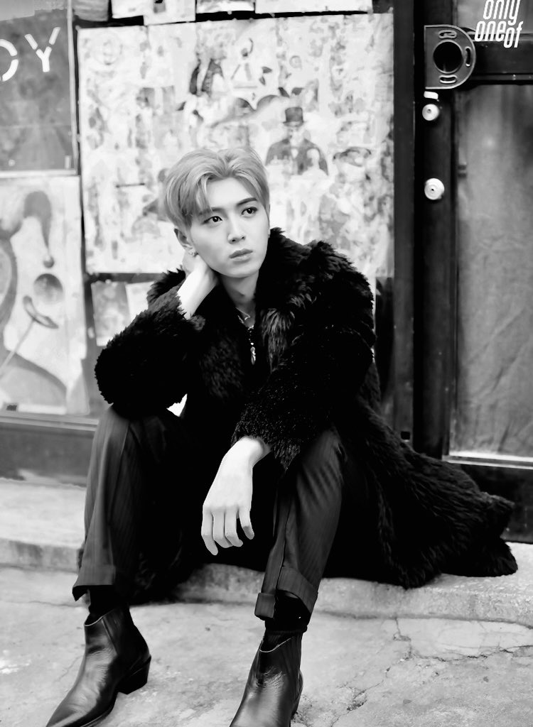 EllisDotDotDot's tweet photo. Trying to keep happy thoughts today. It’s hard. I’m still here.  #지성아_러브해
#lyOns_always_here_for_Love https://t.co/bmxYDkNj33