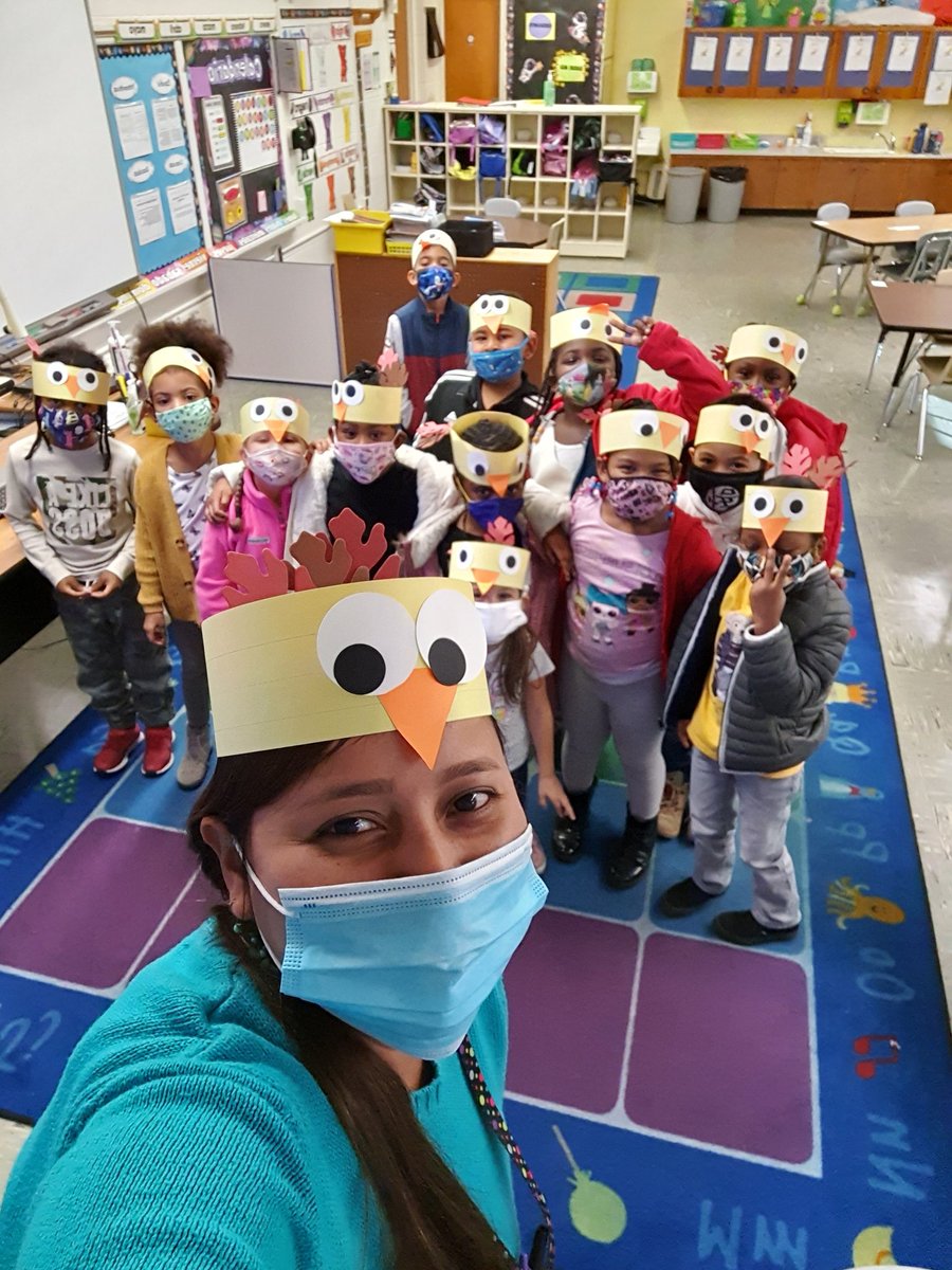 ElizabethArita5's tweet photo. We are thanksful for being @WHOwenES growing and learning! Kindergarten SI 🎉🦚 https://t.co/AK28qgRAtN