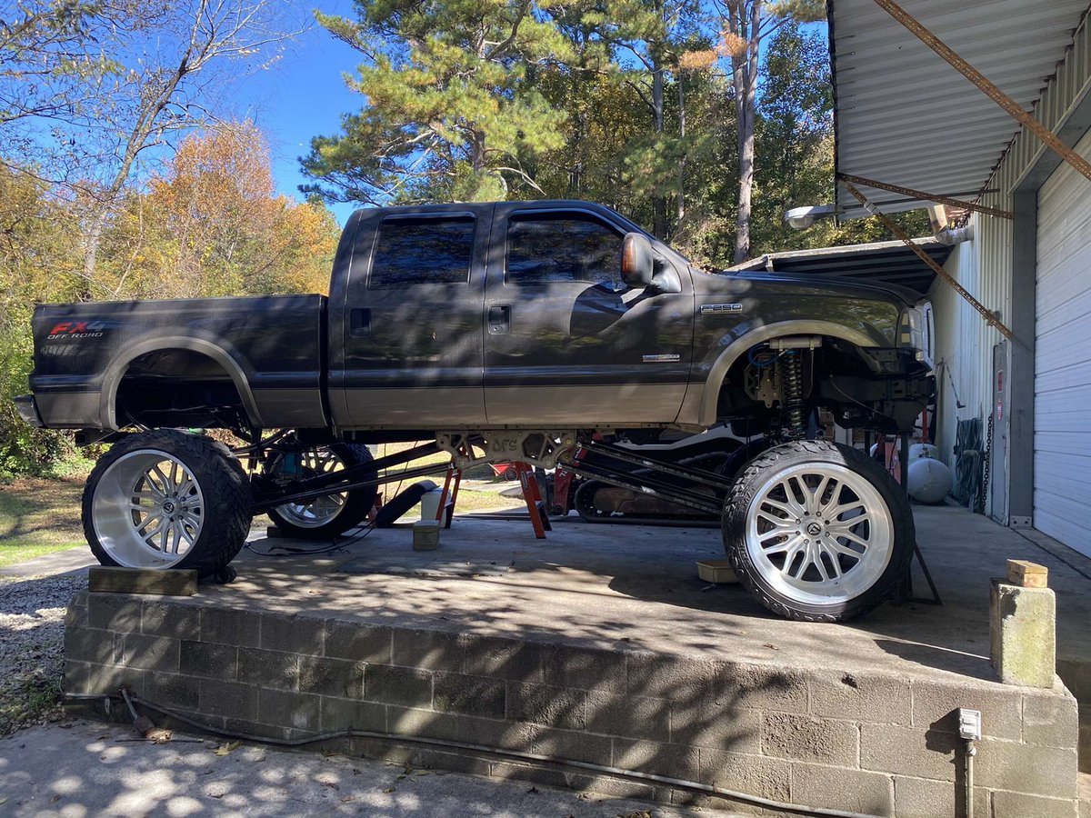 _spiritchase's tweet image. My boys 6.0 coming along perfect. Can’t wait til February when I’m on his level. #22inches