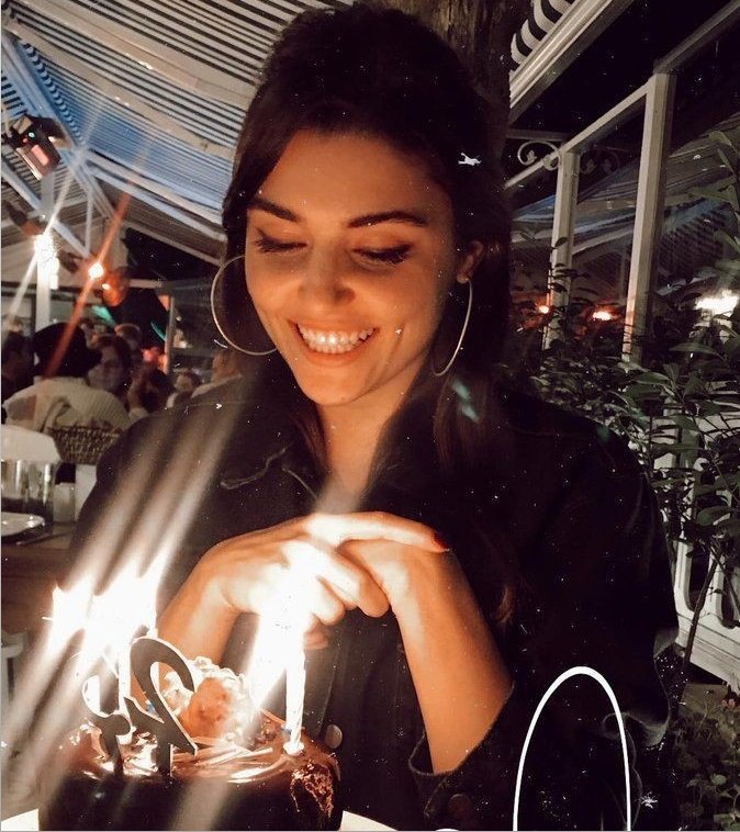 benim büyümeyen bebeğim iyi ki🤍
#HappyBirthdayHandeErçel