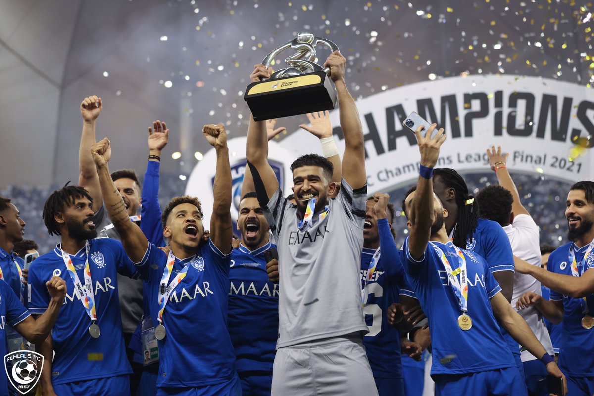 Alhilal_FC's tweet photo. 🏆#الهلال والبطولات.. مشروووع عُمر 💙🤩

#الهلال_كبير_آسيا https://t.co/HjRPYDPMOf