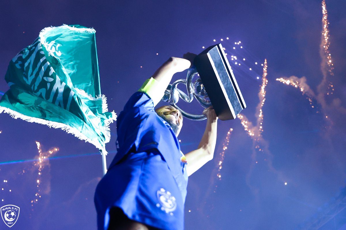Alhilal_FC's tweet photo. 🏆#الهلال والبطولات.. مشروووع عُمر 💙🤩

#الهلال_كبير_آسيا https://t.co/HjRPYDPMOf
