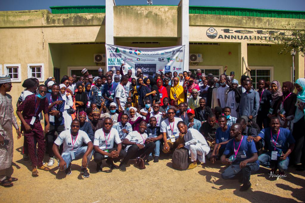 Sir_enjoy1's tweet photo. Last Saturday 20th November 2021,Google Developer Groups Dutse, hosted her first DevFest 2021,the happiest part of it we had over 180+ in attendance and 13 speakers wit different sessions.
#DevFestDutse21
@GDG_Dutse @aniediudo @auwalms @Kolokodess https://t.co/0hbFd6ASCD