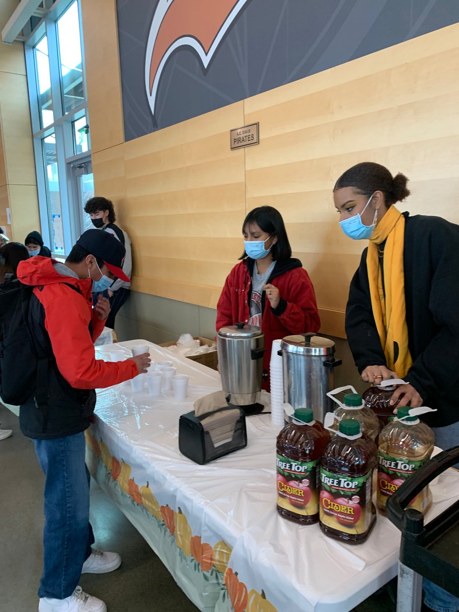 AC Davis High School tweet media