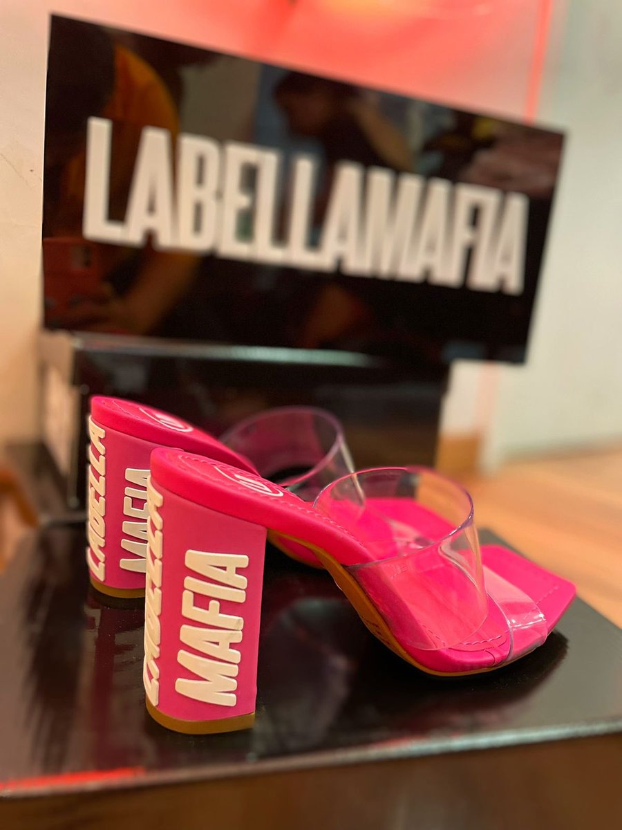 ObviusG's tweet photo. MEMORIES COLLECTION 🎇LABELLAMAFIA

✨ exclusividade @obviusgirls ✨
Optamos por uma referência ao retorno do EXAGERO DE BRILHO e do glamour COM jeito LBM de proporcionar estilo e muita autenticidade 🖤

ENTREGAS TODOS OS DIAS 
📲 21 97667-7910
 📞 21 2602-6685 

#labellamafia https://t.co/soW5o7OcOM