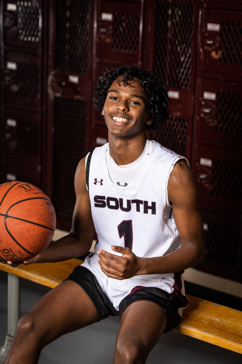 Preseason photo shoot with <a href="/SSPBoysBBall/">South Saint Paul Boys Basketball</a> 📸📸 Great group of guys. More shoots coming soon!