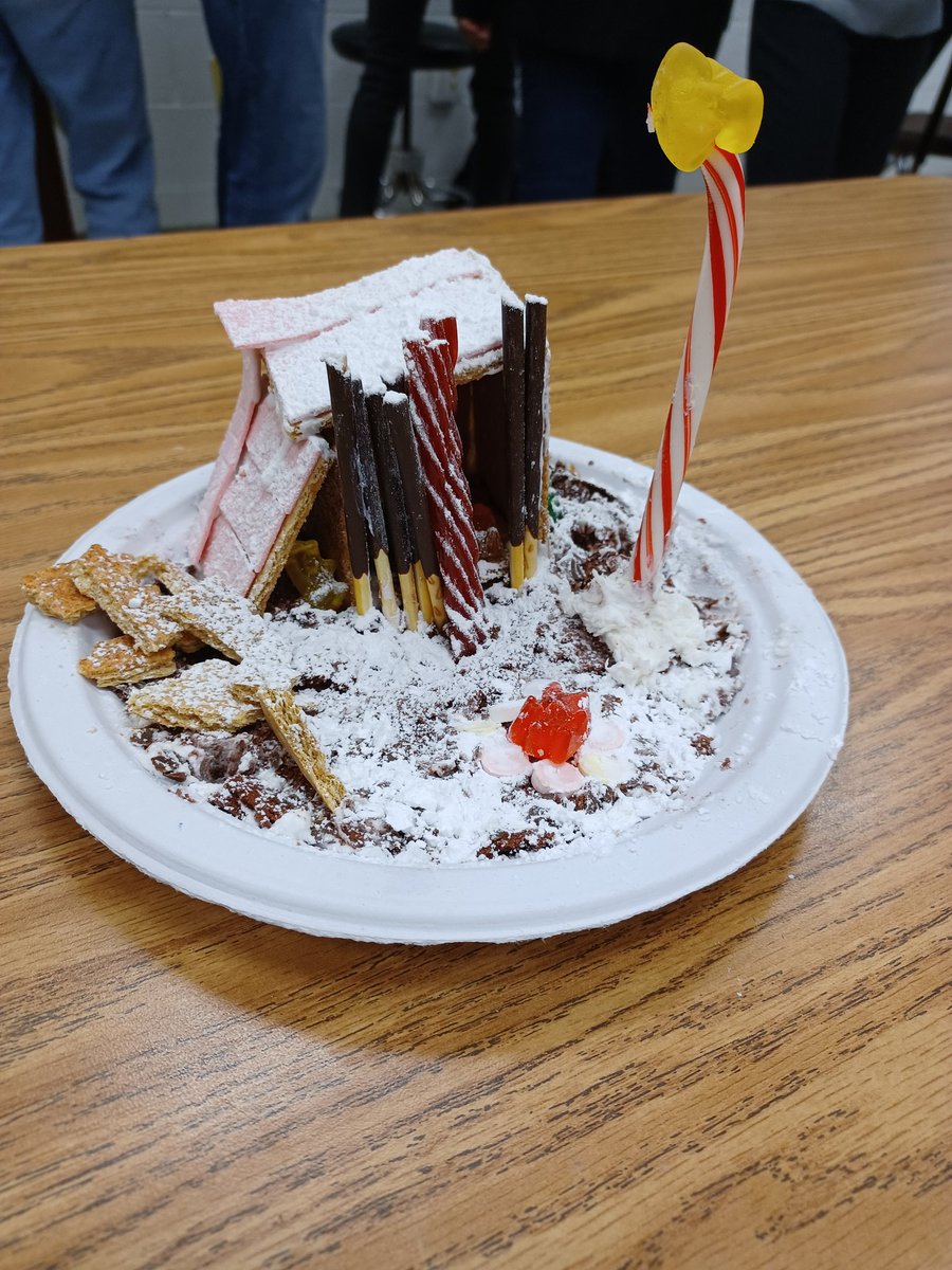 AmandaPulliam7's tweet photo. Gingerbread Hoovervilles in class today. Historically hilarious fun! #OneRiverside #RollPiratesRoll https://t.co/fA6P44oKbh