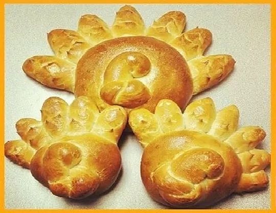 ConshyBakery's tweet photo. Our turkey breads will be available in limited quantities tomorrow,  no advance ordering avail. #GobbleGobble #Thanksgiving #turkeybread https://t.co/JfiMY01XqU