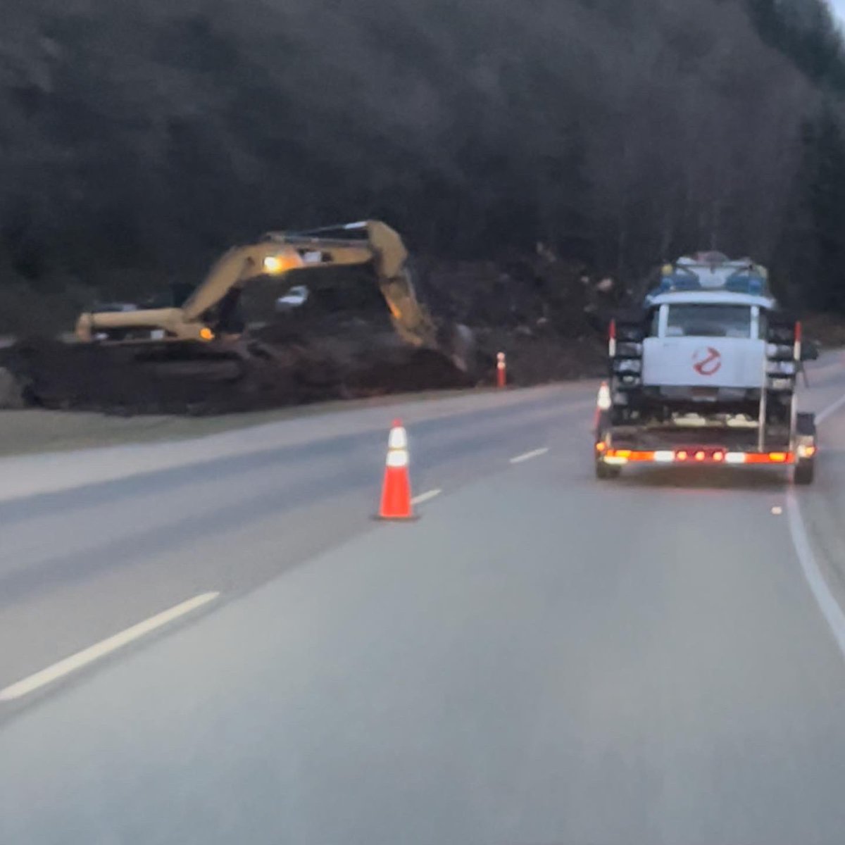 bcdelorean's tweet photo. We are glad to have our Ecto-1 home after experiencing all the slides, road closures and flooding of Southern BC! We are thankful to all our friends, family and strangers we met in Hope that helped us! GB: Afterlife is amazing! Go see it if you can! @Ghostbusters @DrinkHiC 💚👻 https://t.co/9IFVsn3fVV
