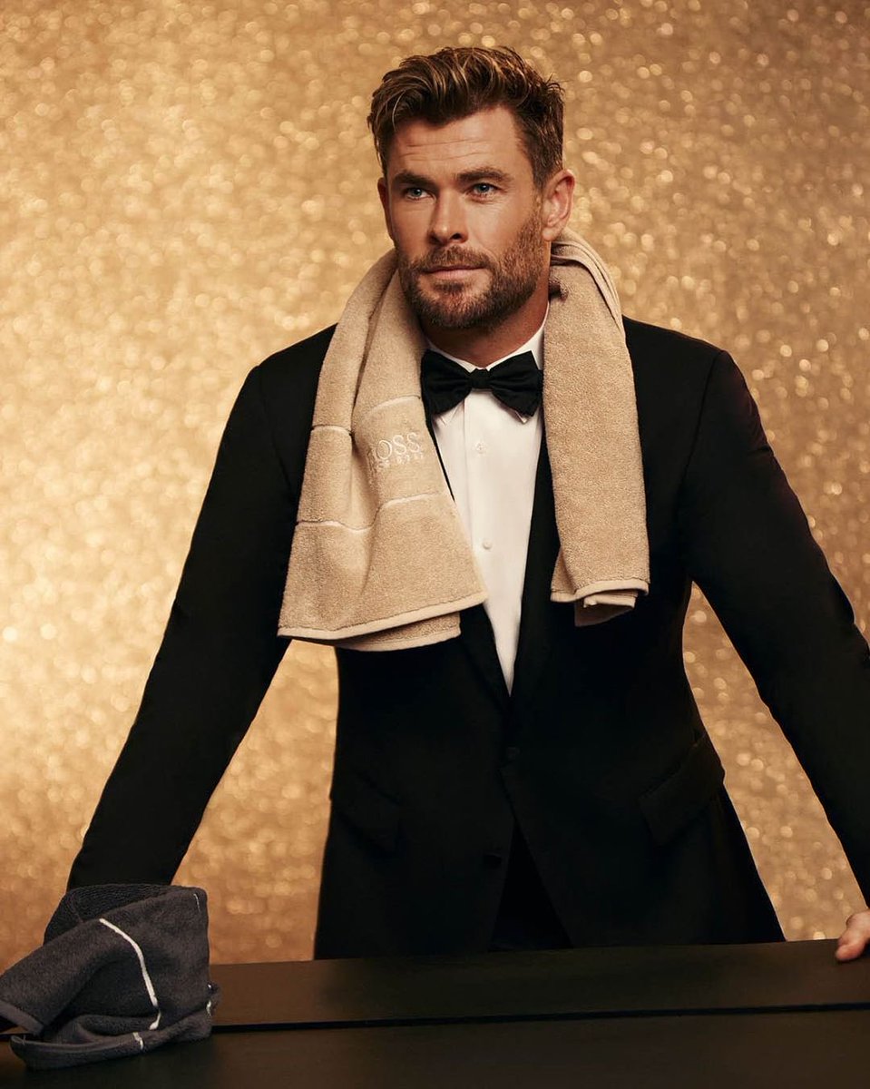 chrishsource's tweet image. New HQ. @chrishemsworth for the new BOSS holiday campaign.

“What else is on Chris Hemsworth&apos;s gift list for the holidays? Think fashion, think style, think sports… #ThisIsBOSS” - BOSS