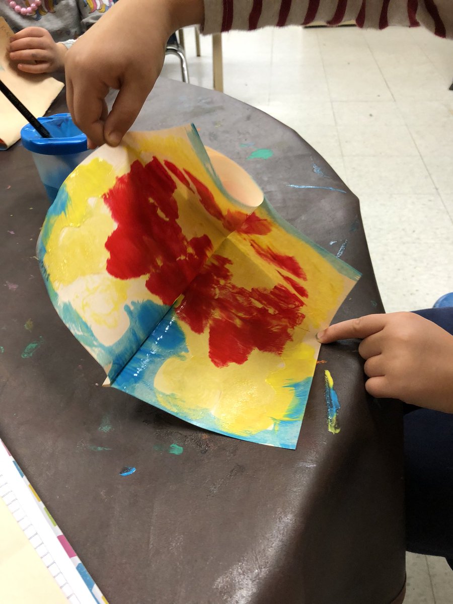 MsLaurenMax's tweet photo. In Room 101, we have been busy exploring the concept of symmetry in many different ways! @TDSB_IRC https://t.co/t1p3SP4YtA