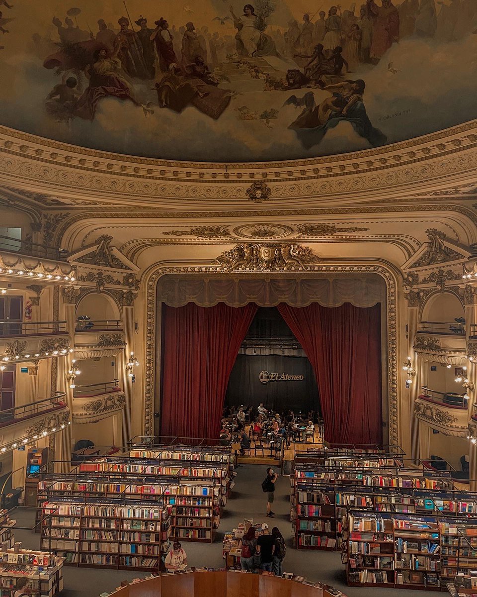 nikoIaiswife's tweet image. look at the photos I took today!! my city has the pretties bookshop of the world 🥰