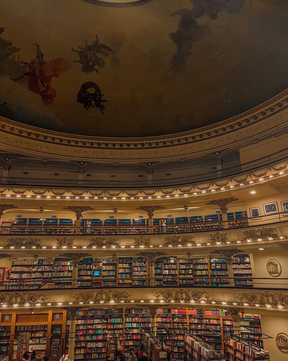 nikoIaiswife's tweet image. look at the photos I took today!! my city has the pretties bookshop of the world 🥰