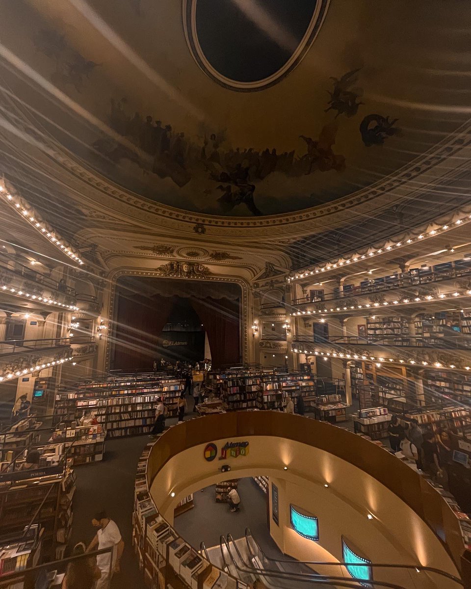 nikoIaiswife's tweet image. look at the photos I took today!! my city has the pretties bookshop of the world 🥰