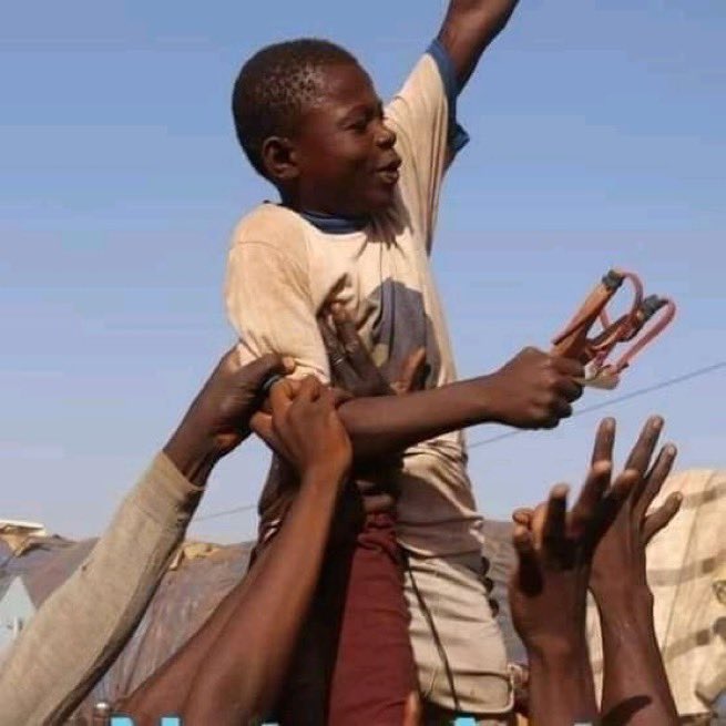 ConflictTR's tweet photo. 🔴 Burkina Faso'da bir çocuk sapan ile Fransız ordusunun İHA'sını düşürdü https://t.co/MKN4LWqW6X