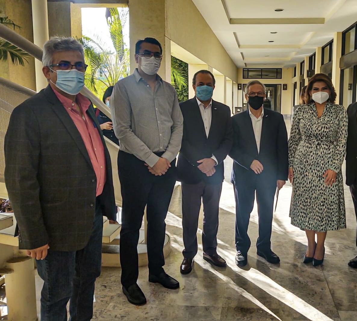 ramon_flores_'s tweet photo. Acudí al foro Infraestructura Inteligente2021 de @cmicsonora un gusto saludar @IngAlfonsoReina , amiga @LoreniaValles , Delegado @JorgeTaddeiB  Sonora #TierraDeOportunidades https://t.co/FF8c4LSBlo