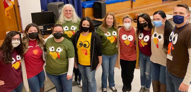 MsJacobs_Rm_15's tweet photo. Thankful for this team &amp; the @PhillipsAveElem family!
Happy Thanksgiving! 🦃 
@MrsTomer_Rm16 @jmcpg9 https://t.co/DABnX18tQu