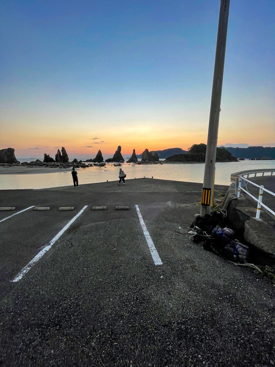 chadwickfeijen's tweet photo. "Views on the parking lot" - a new photo series of mine that takes a look at the built environment that surrounds our appreciation of nature. #tappurri #yoshinokumanonationalparks https://t.co/TyCCGr1KpN