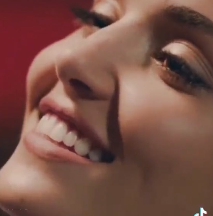 mozer_piroska's tweet photo. Happy birthday to a very special girl today! Sending you lots of love!
#HappyBirthdayHandeErçel https://t.co/4JcgHgg4BN