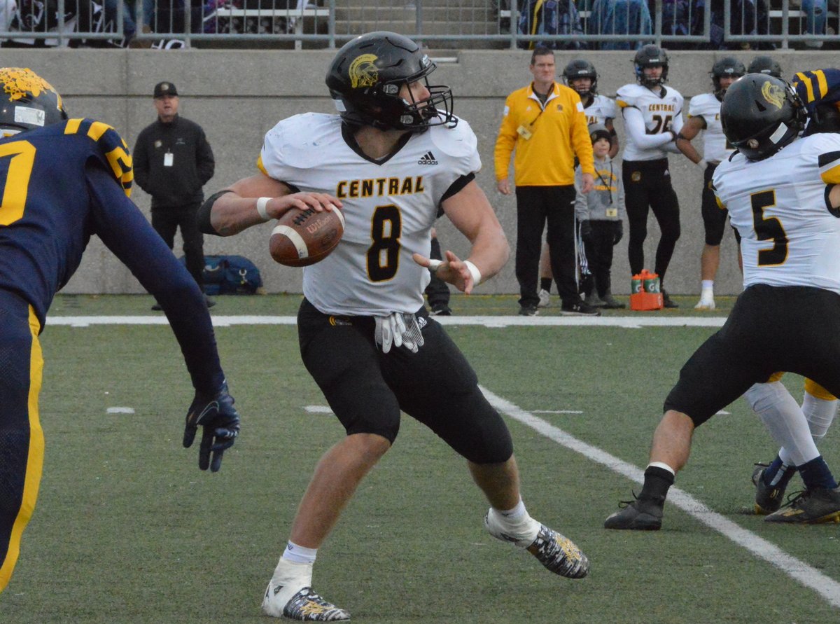 statechampsmich's tweet photo. STATE CHAMPS! SCOUT TEAM: @burneystweets’ Ford Field football field general breakdown — Ranking MHSAA finals QBs >> https://t.co/444jqlUpfR 

@dantemoore05 @tyholtz_ @BDrogosh @BryceUnderwoo16 @ParkerPicot @ballerbaker22 @johnpassinault @JoshuaBurnham20 @de1on_ @jeffery_heaslip https://t.co/QinmcSQMdi