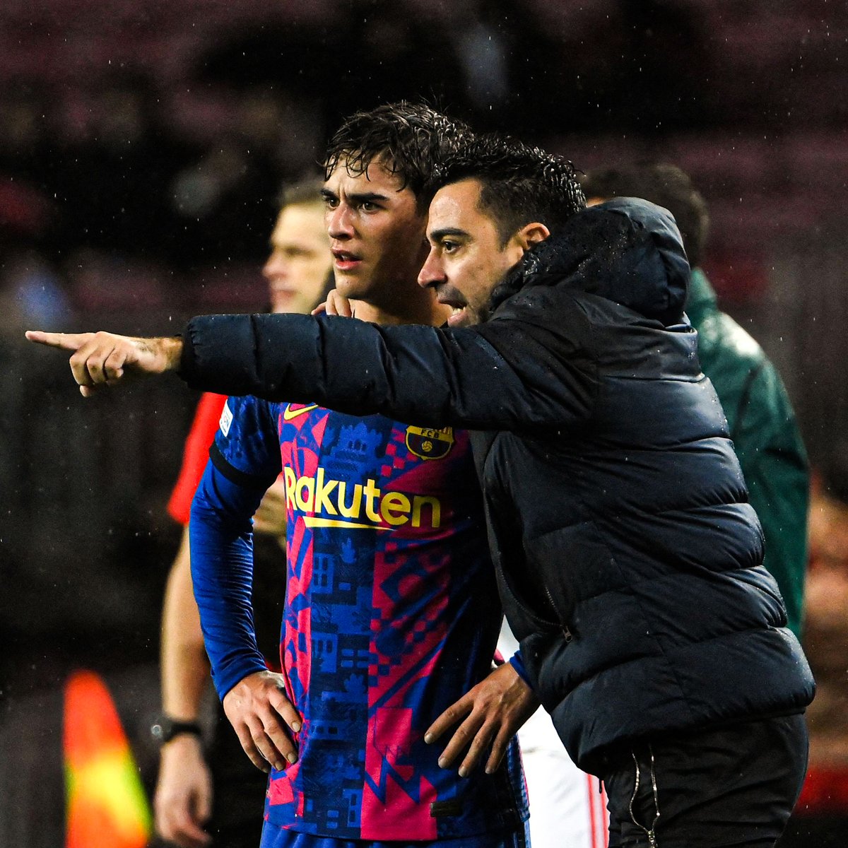 goal's tweet photo. Xavi 🤝 Gavi https://t.co/MxeIWzTpG4